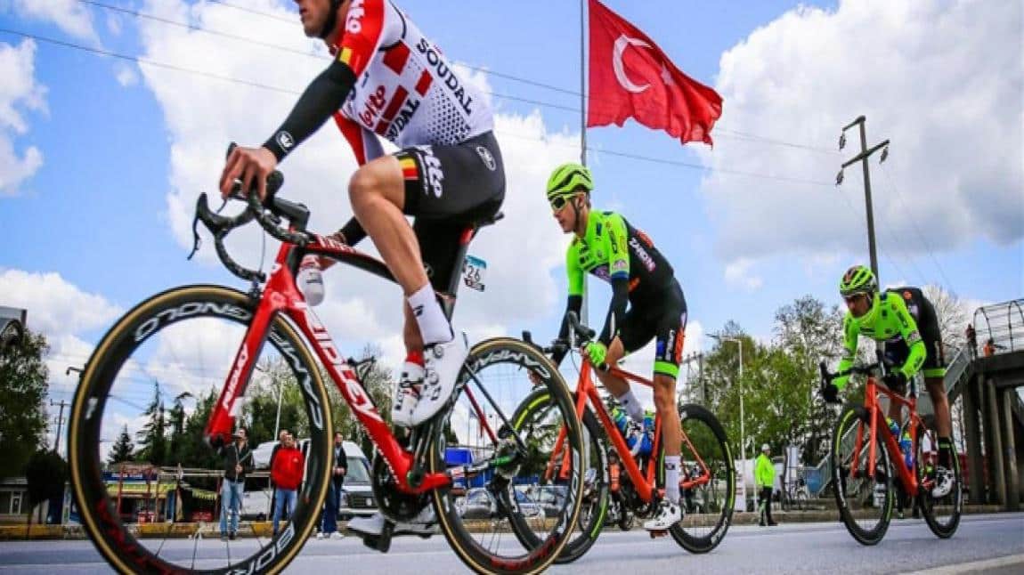  İzmir İli Okullar Arası Bisiklet Yol Yarışlarında Gençler B kategorisinde İzmir 2.si. Olduk
